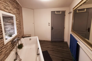 Salle d’eau avec douche - 1er étage - maison à Saint Jean de Serres