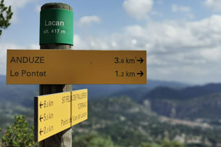 Centre du village de Saint Jean de Serres - vue générale